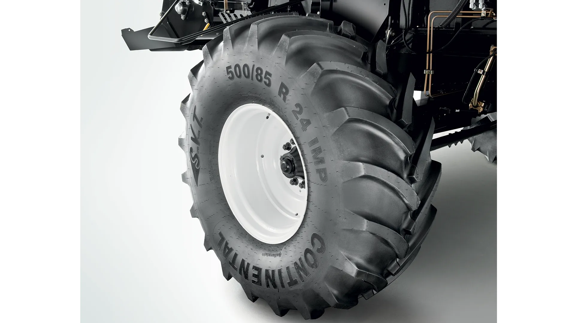 LARGER REAR WHEELS AND ULTRA LOW GROUND PRESSURE