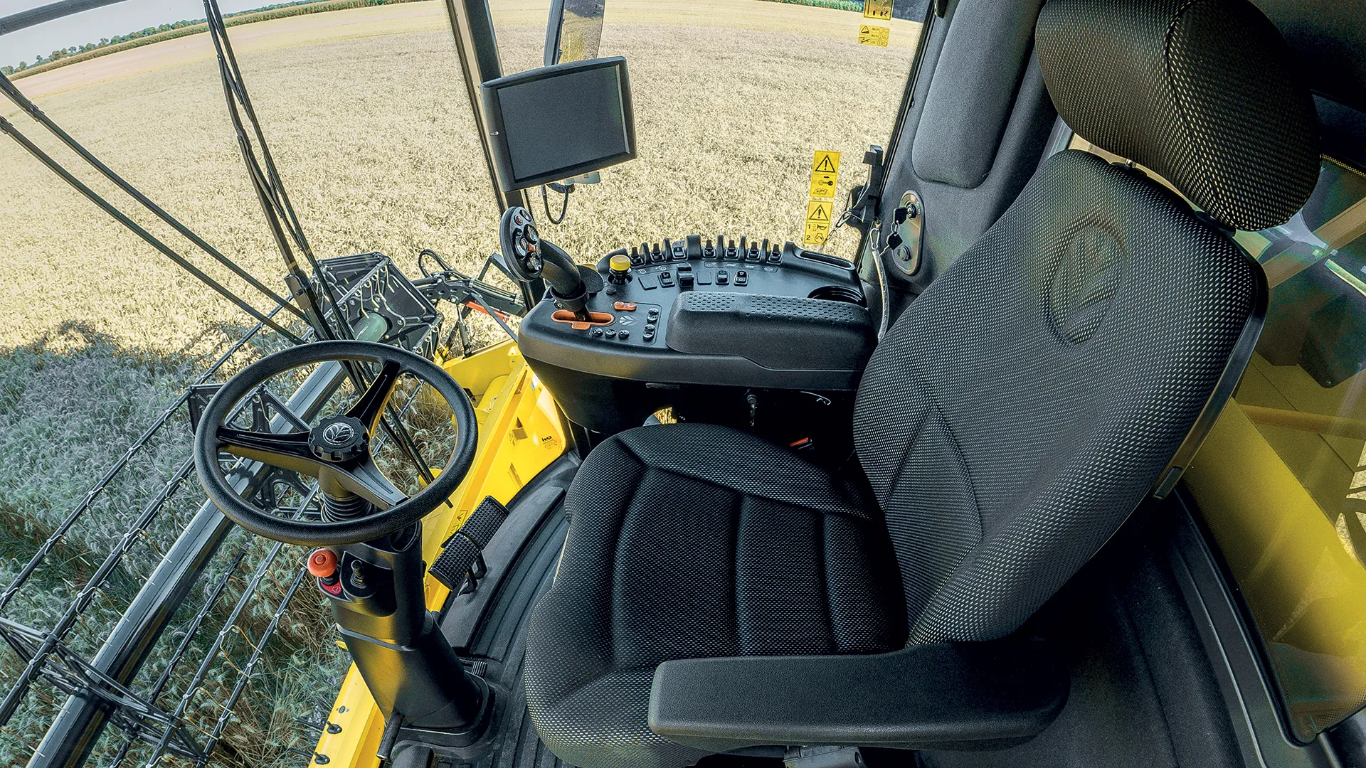 NEW HARVEST SUITE™ DELUXE CAB