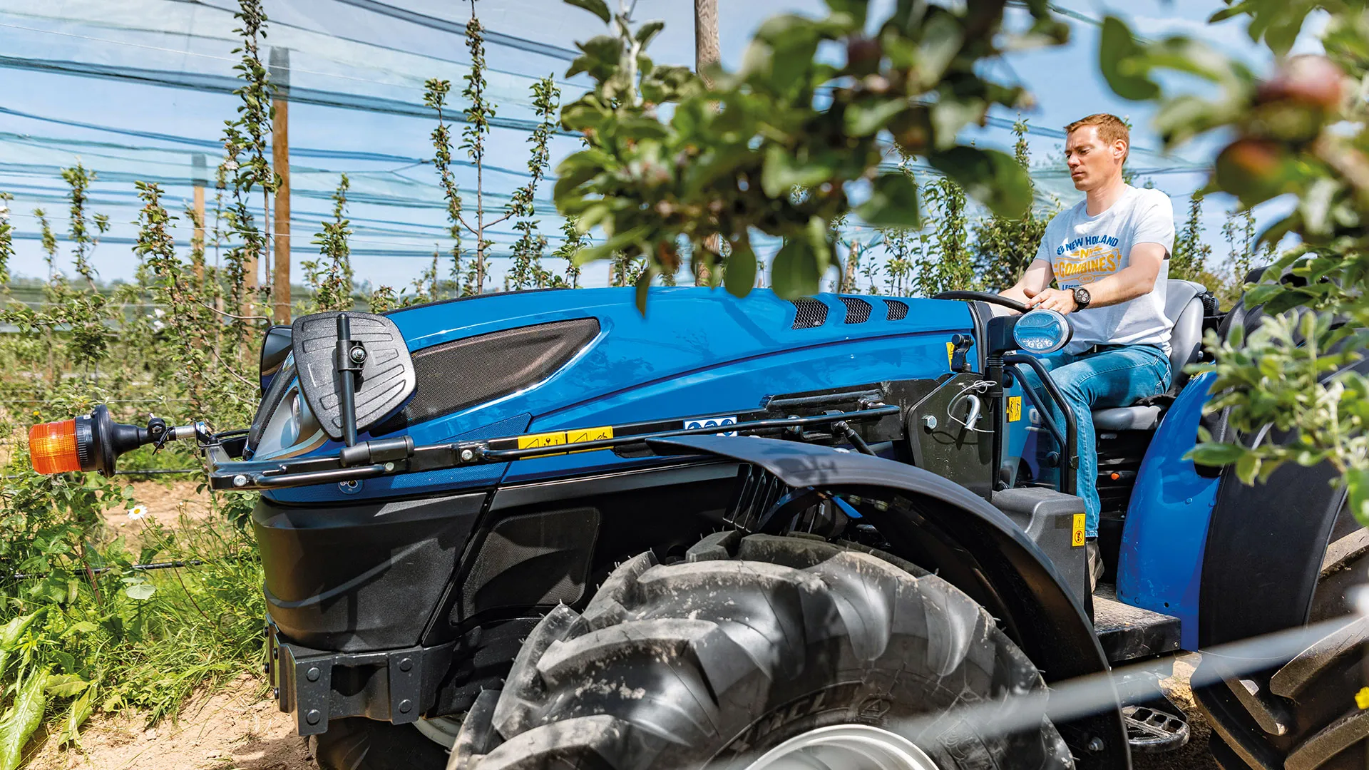A COMPACT TRACTOR, GREAT IN ADVANTAGES.