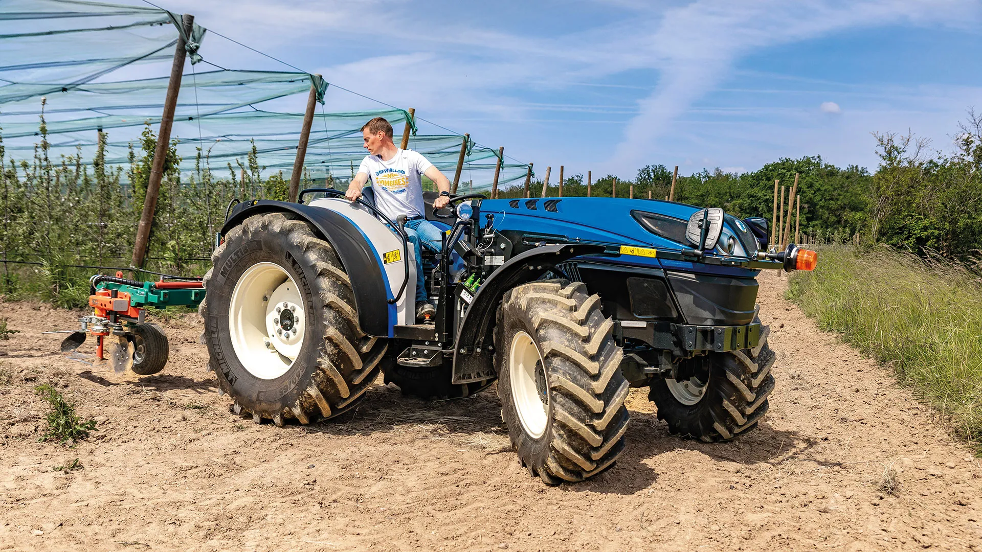 FOLDING MID-MOUNTED ROPS AND LOW PLATFORM