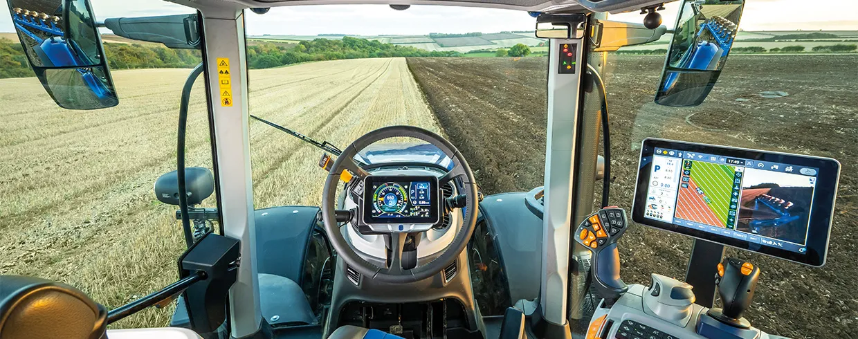 NEW PLM INTELLIGENCE™ AND NEW INTELLIVIEW™ 12 MONITOR. INTELLIGENT MONITORS FOR INTELLIGENT AGRICULTURE